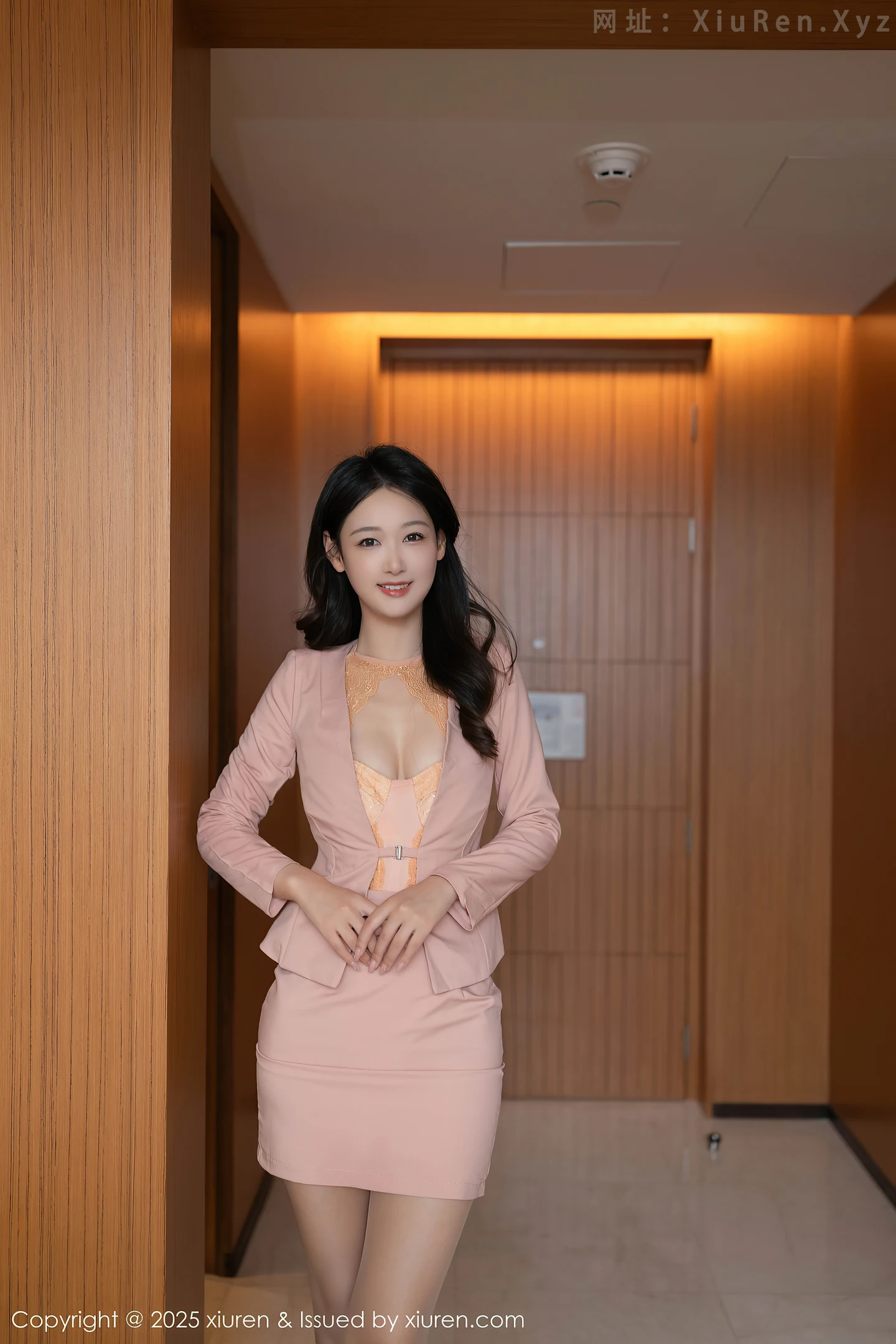 图片[2]-[XiuRen秀人网]VOL.10520 模特唐安琪橙色OL服饰露橙色内衣配超薄肉丝秀曼妙身姿诱惑写真83P-秀人网官方网站